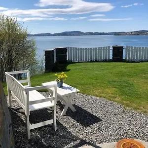  Apartamento Koselig Nyoppusset 3 Roms Med Egen Parkeringsplass I Rolige Omgivelse Naer Sjoen, 2 Mil Nord For Sentrum.
